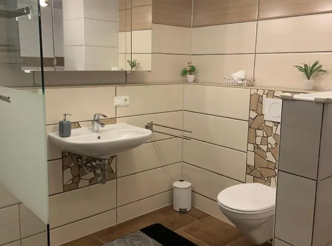 아파트 Schoene Moderne & Rustikale Einliegerwohnung Mit Kueche 슈람베르크